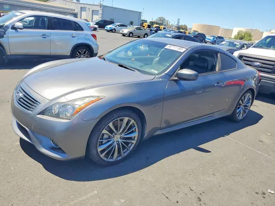 2014 INFINITI Q60 Coupe Journey