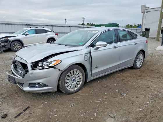 2015 Ford Fusion Energi SE Luxury