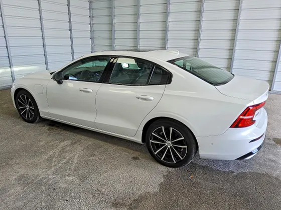 2023 Volvo S60 Recharge Plug-In Hybrid Plus Dark Theme