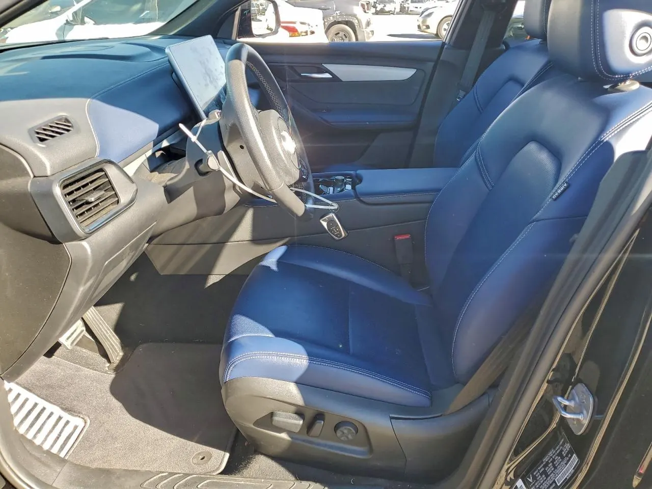 2024 VinFast VF 8 Plus