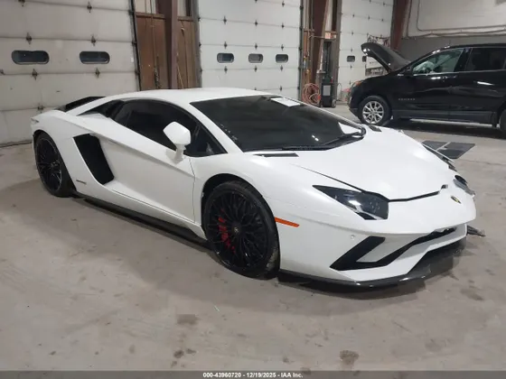 2017 Lamborghini Aventador S
