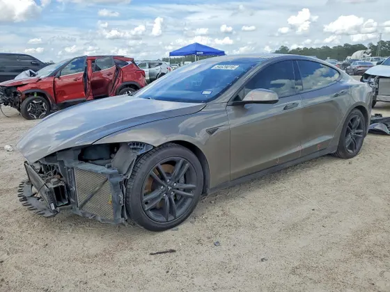 2015 Tesla Model S 85D