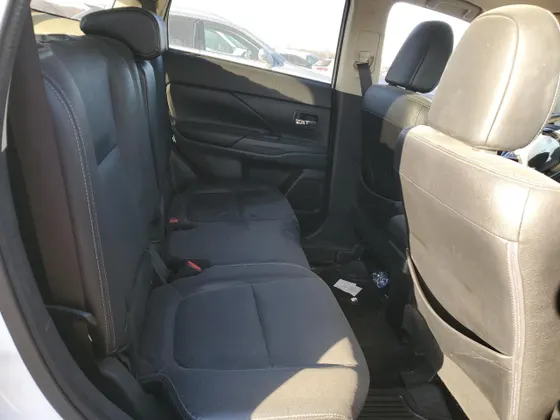 2016 Mitsubishi Outlander SE