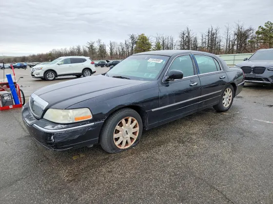 2010 Lincoln Town Car Signature Limited