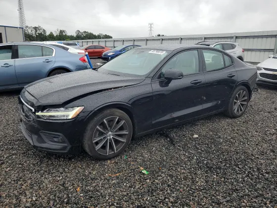 2021 Volvo S60 Momentum