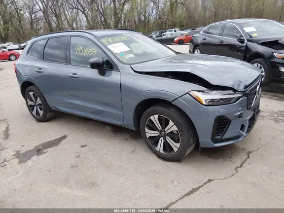 2024 Volvo XC60 Recharge Plug-In Hybrid Core Dark Theme