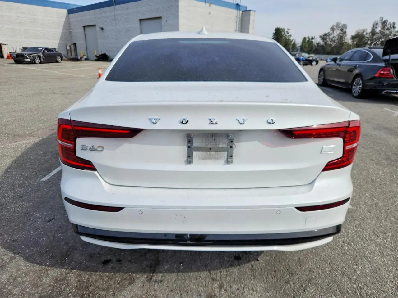 2024 Volvo S60 Recharge Plug-In Hybrid Plus Dark Theme