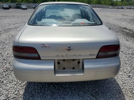 1997 Nissan Altima XE