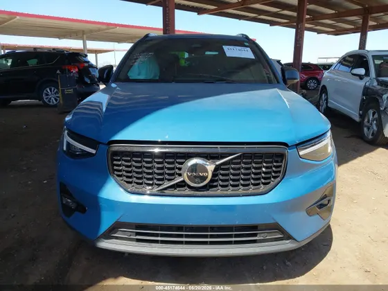 2023 Volvo XC40 Ultimate Dark Theme