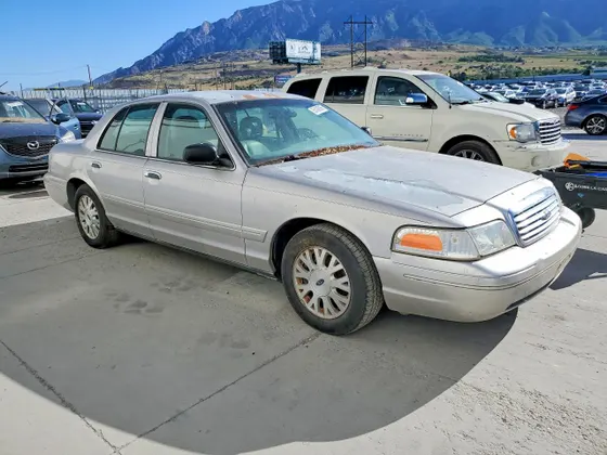 2004 Ford Crown Victoria LX