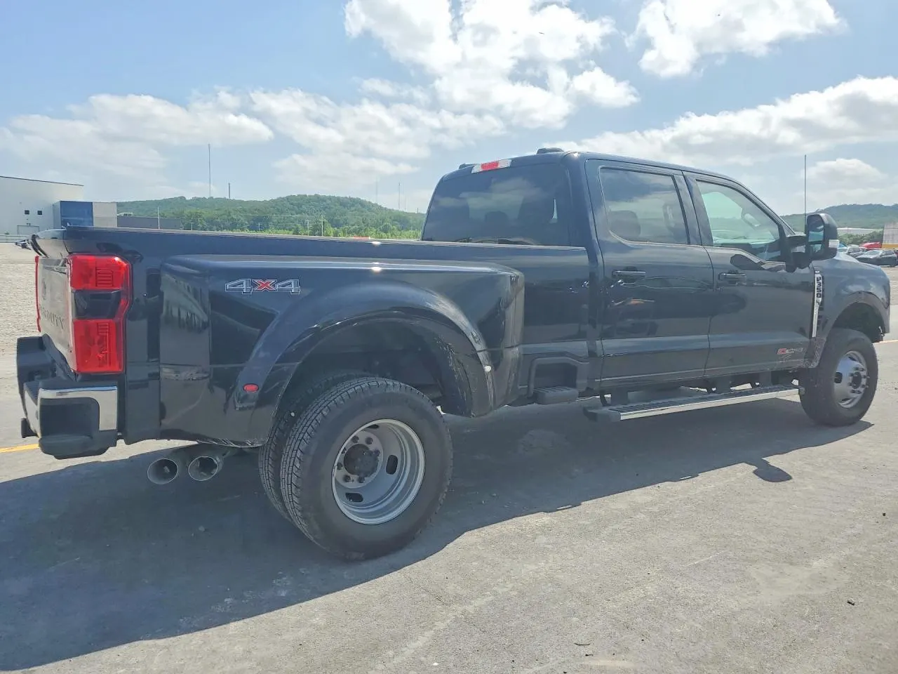 2026 Ford Super Duty F-350 DRW LARIAT