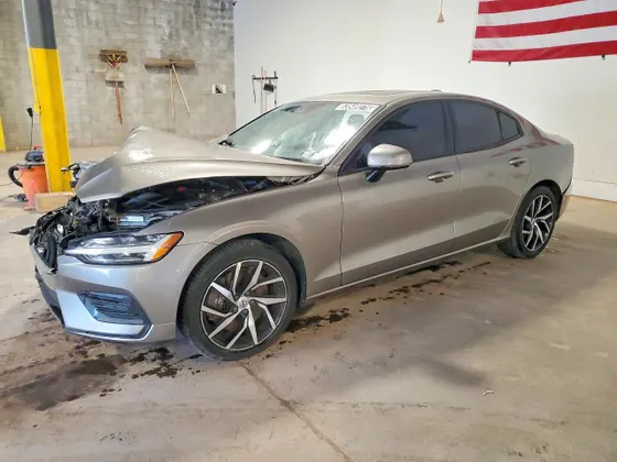 2019 Volvo S60 Momentum