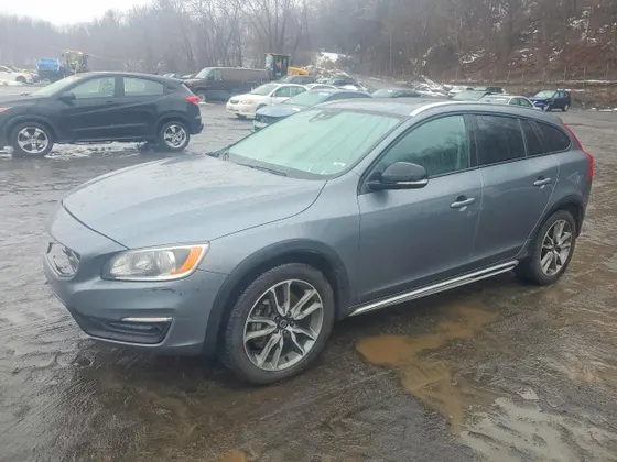 2018 Volvo V60 Cross Country