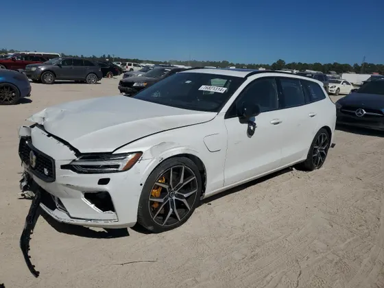 2023 Volvo V60 Recharge Plug-In Hybrid Polestar Engineered