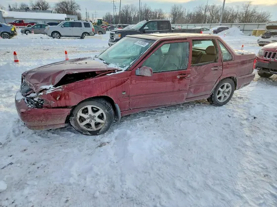 2000 Volvo S70