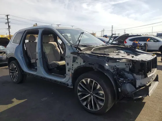 2026 Volvo XC90 Plug-In Hybrid Plus
