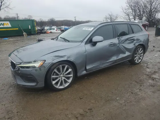 2020 Volvo V60 Momentum