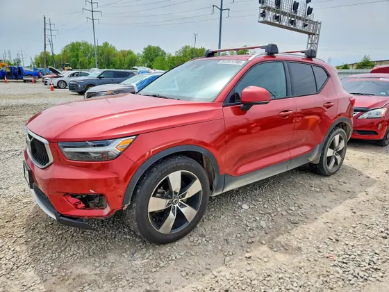 2019 Volvo XC40 Momentum