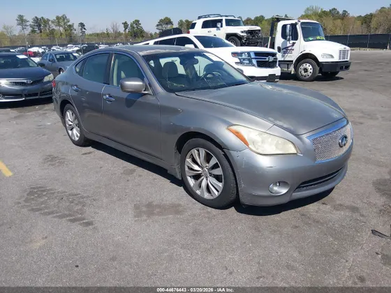 2011 INFINITI M56