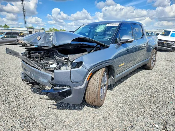2022 Rivian R1T Adventure Package