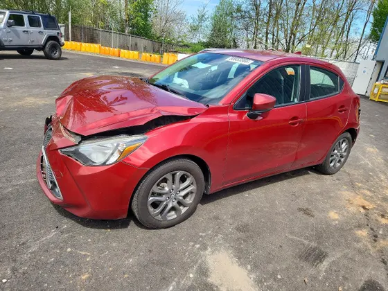 2020 Toyota Yaris Hatchback LE
