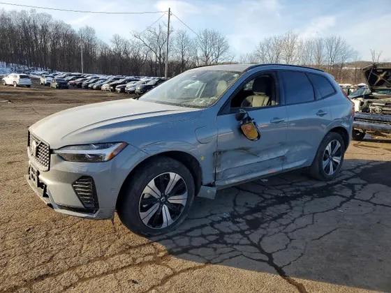 2025 Volvo XC60 Plug-In Hybrid Plus