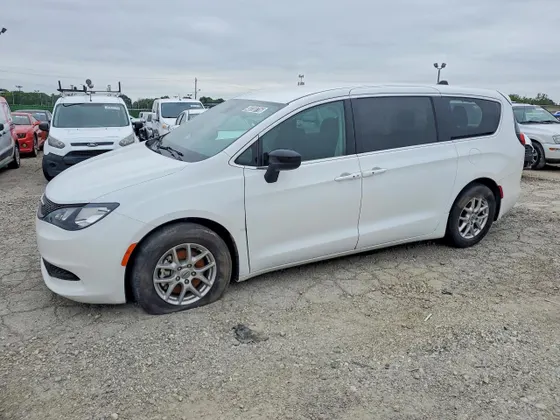 2024 Chrysler Voyager LX