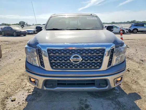 2018 Nissan Titan SV