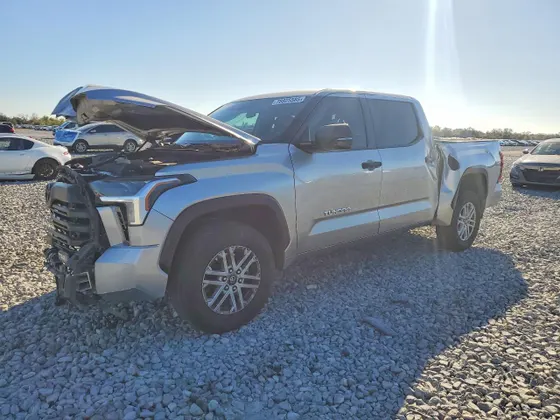 2025 Toyota Tundra 2WD SR5