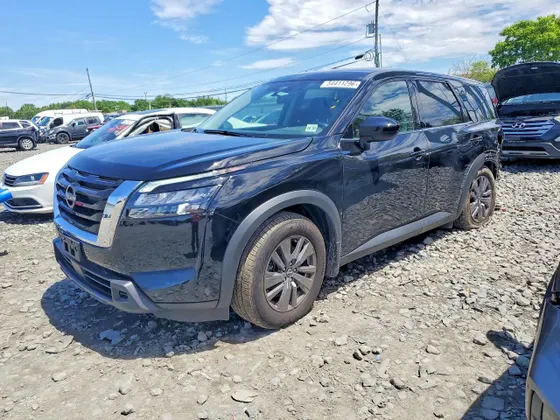 2025 Nissan Pathfinder S