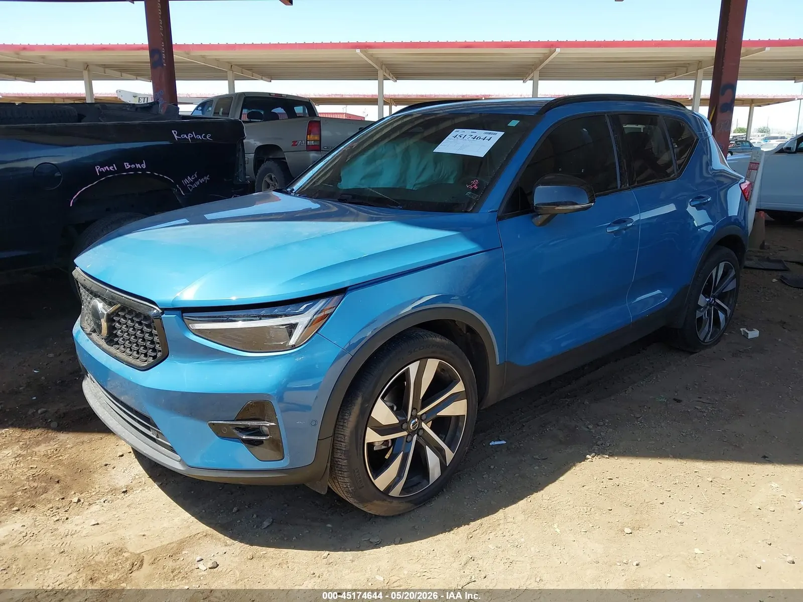 2023 Volvo XC40 Ultimate Dark Theme