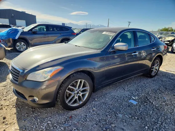 2011 INFINITI M56