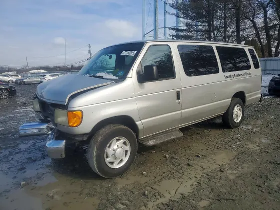 2003 Ford Econoline Wagon XL