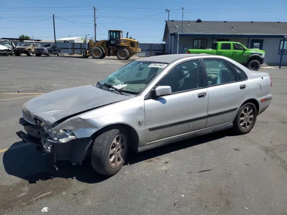 2001 Volvo S40 1.9T