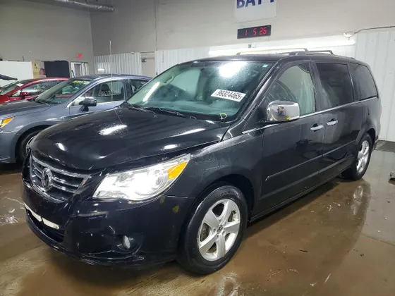 2014 Volkswagen Routan SEL Premium