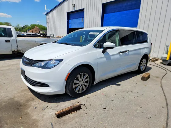 2020 Chrysler Voyager L