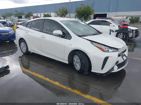 2019 Toyota Prius LE