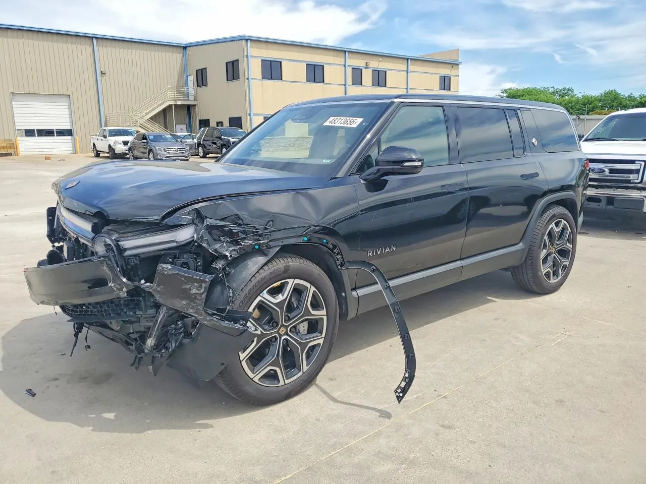 2025 Rivian R1S Adventure