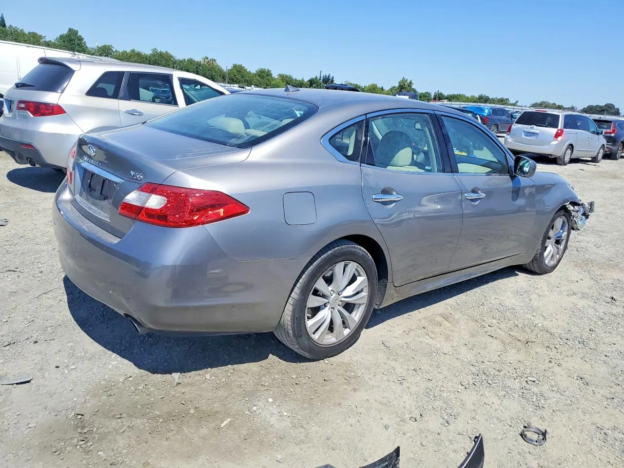 2011 INFINITI M56