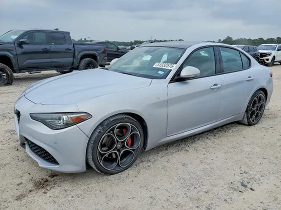 2022 Alfa Romeo Giulia Ti