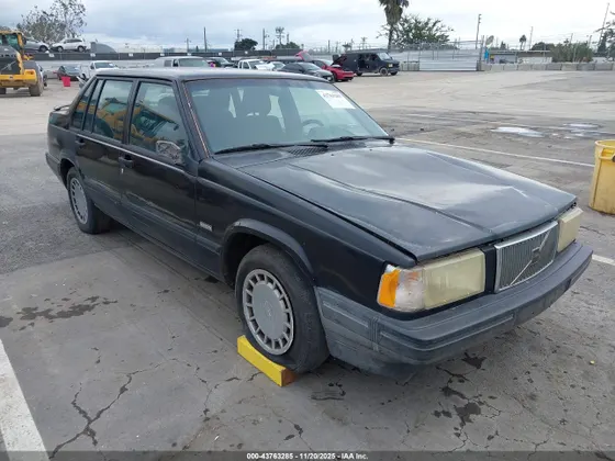 1994 Volvo 900 Action