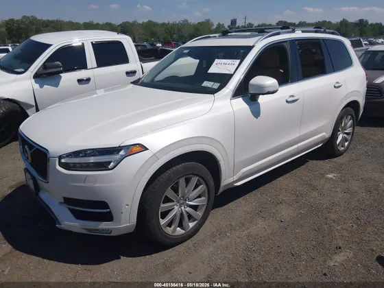 2016 Volvo XC90 T6 Momentum