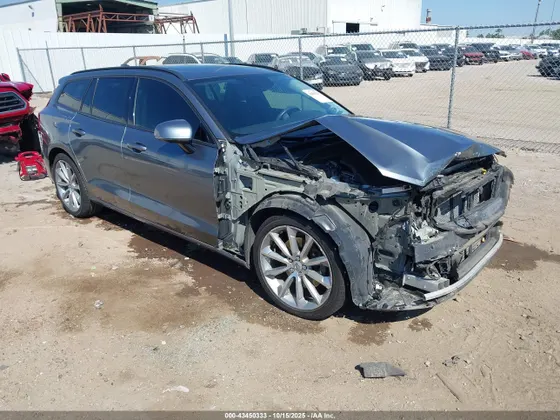 2020 Volvo V60 Momentum