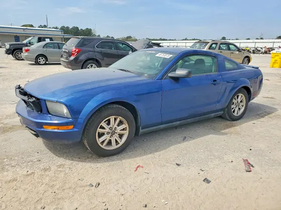 2007 Ford Mustang Deluxe