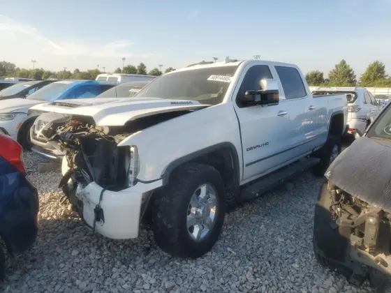 2017 GMC Sierra 3500HD Denali