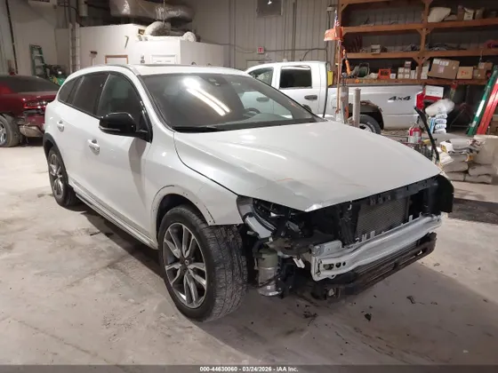 2015 Volvo V60 Cross Country T5