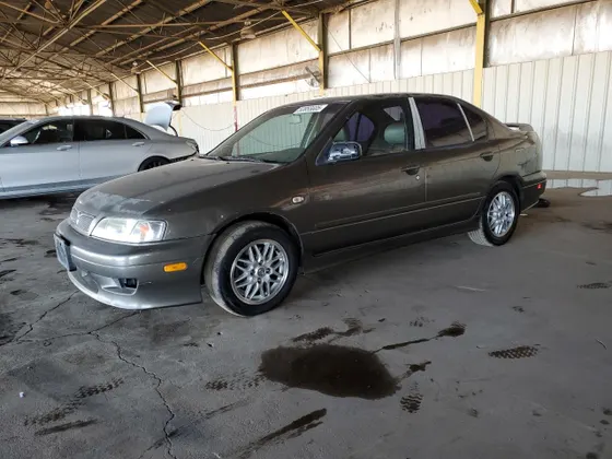 2001 INFINITI G20 Luxury