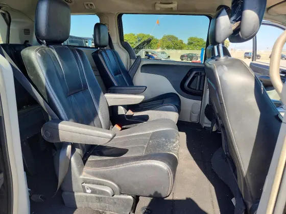 2014 Chrysler Town & Country Touring