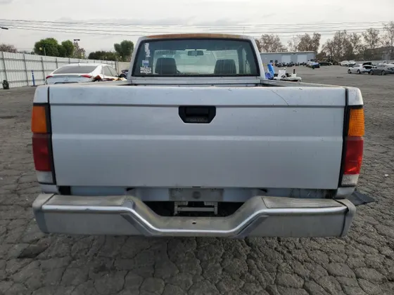 1988 Nissan Hardbody King Cab 2WD KING CAB