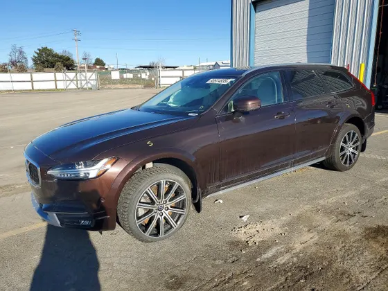 2017 Volvo V90 Cross Country